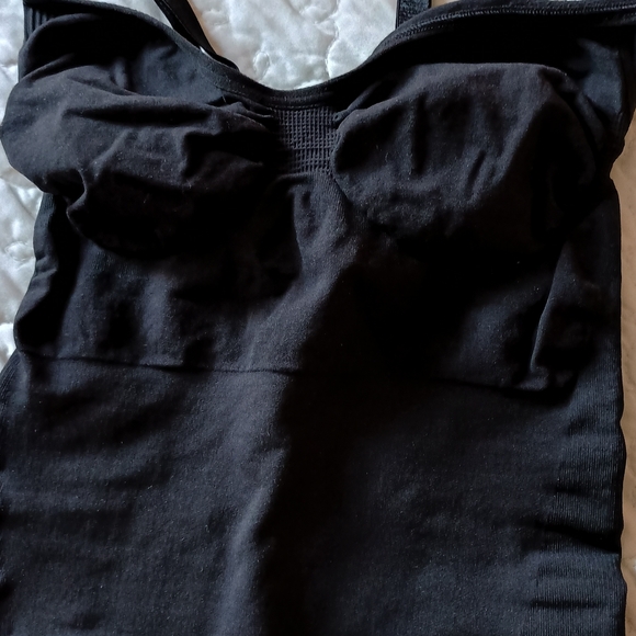 SKIMS by Kim Kardashian - Picture 4 of 8